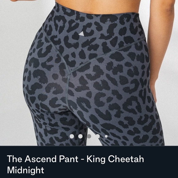 The Ascend Pant - King Cheetah Midnight NWT - Picture 3 of 6